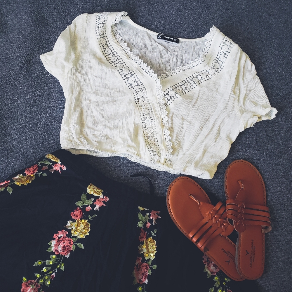 🌺 white blouse